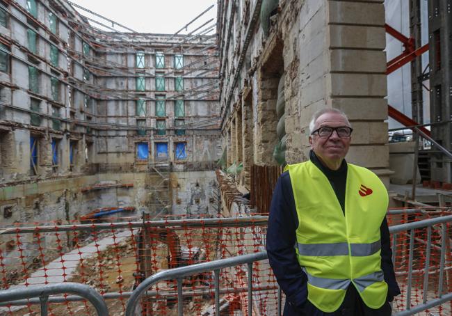 El arquitecto, el pasado jueves, en la obra del Faro Santander