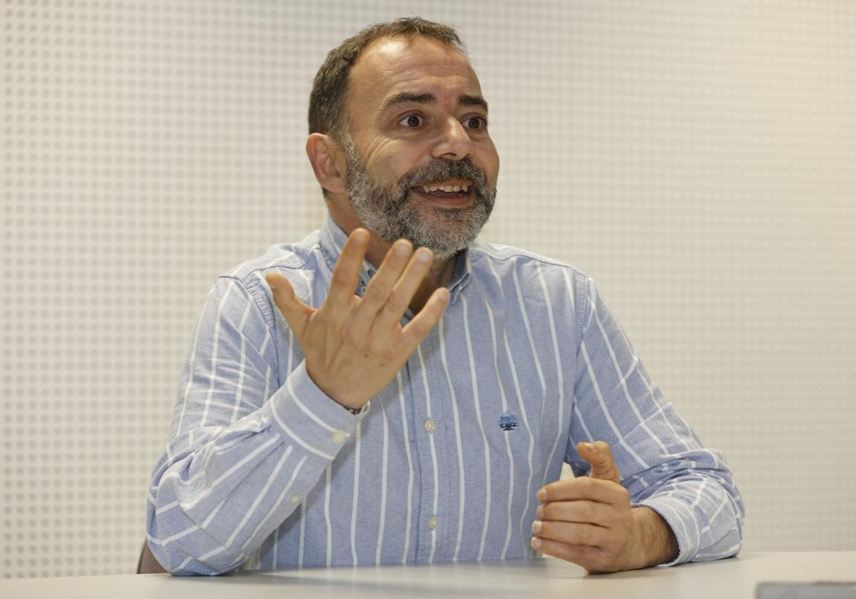 Iván Martínez, en la sede de El Diario Montañés en Torrelavega.