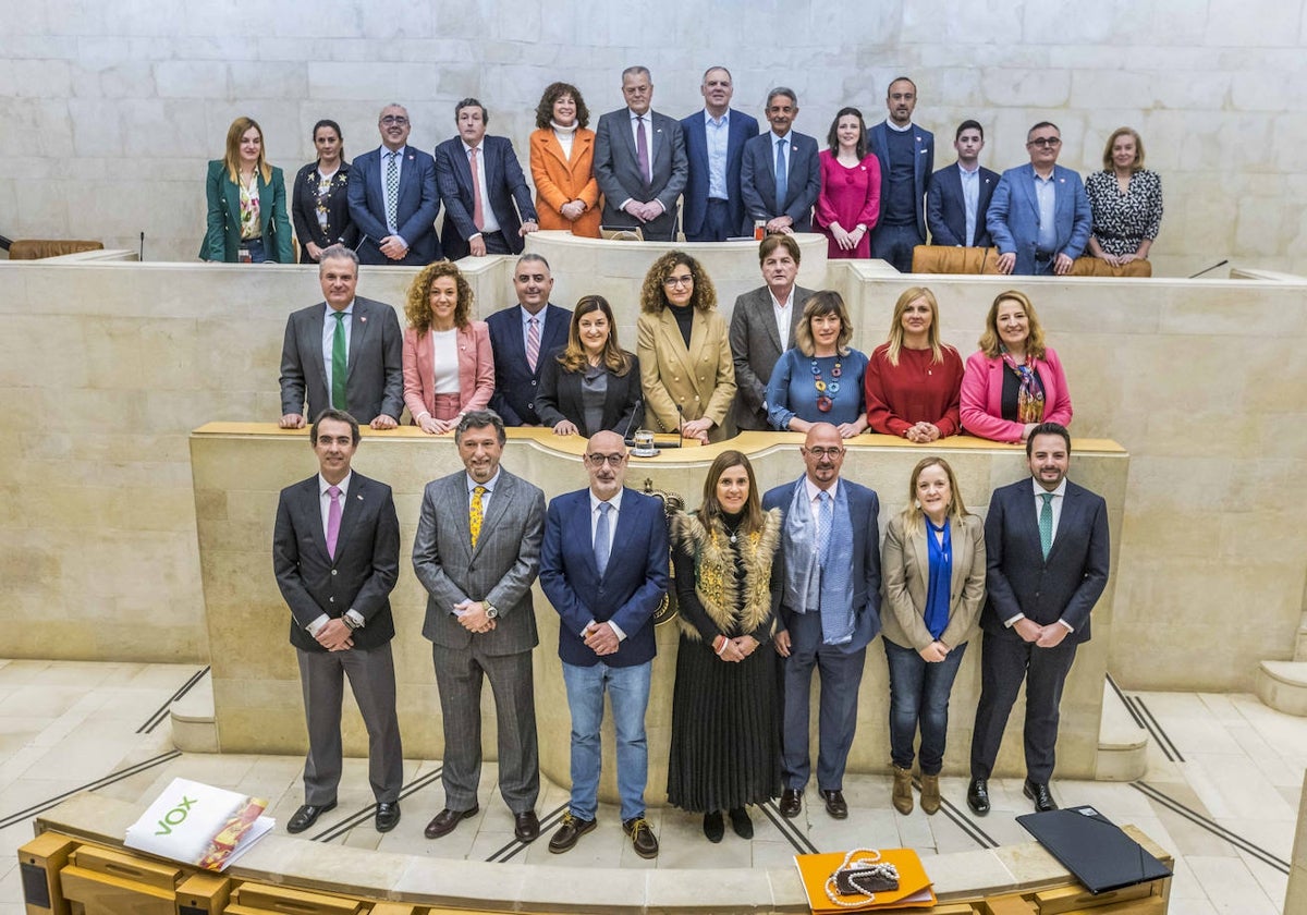 Posado de los diputados antes de empezar la última sesión.