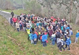 Participantes en la reforestación del monte Brazo de Los Corrales.