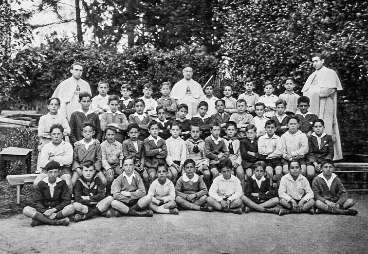 Un grupo de alumnos del Colegio Nuestra Señora de La Paz en 1926.