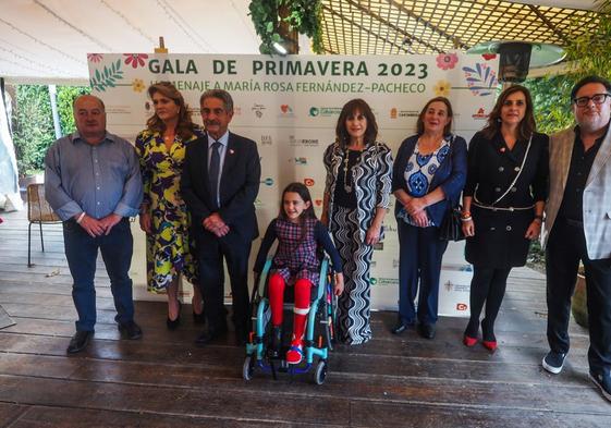 Ángel Sainz, Conchi Revuelta, Miguel Ángel Revilla, Lucia Navarro, Ana Belén Álvarez, María Jesús Fernández, Paula Fernández y Miguel Rincón.