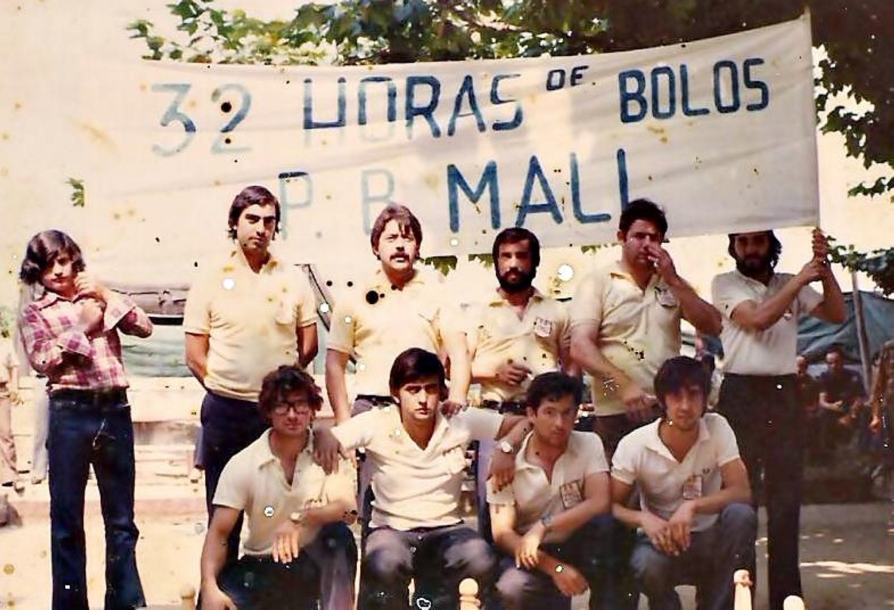 José María Bezanilla, segundo por la derecha en la primera fila.