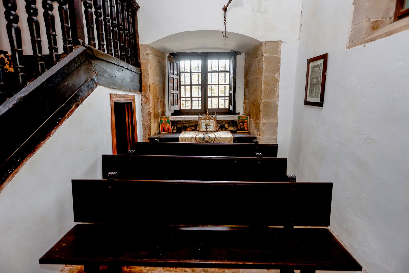 La capilla, una de las estancias del Palacio de los Velarde, en el interior del edificio.