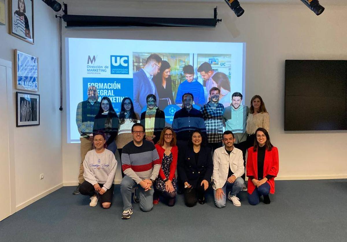 Los alumnos del máster con sus tutores de la Universidad de Cantabria y El Diario Montañés