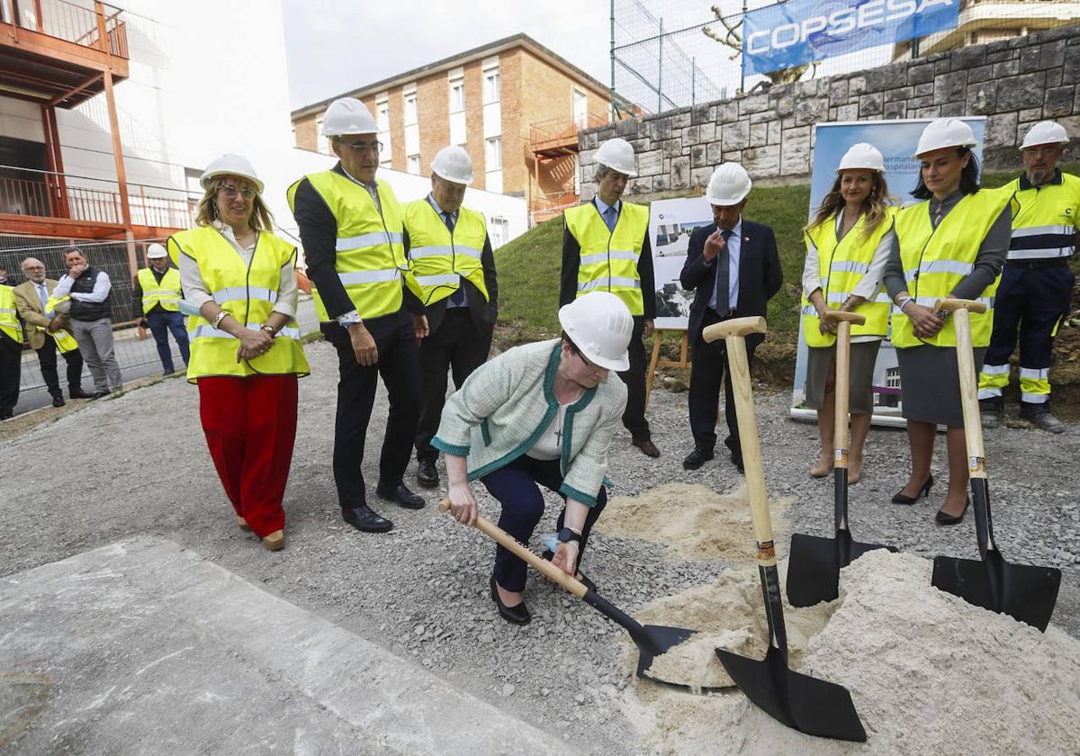 Acto de colocación de la primera piedra del nuevo edificio de Padre Menni.