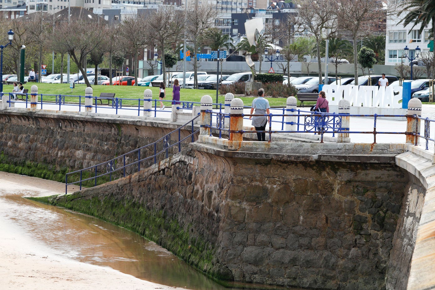 La rampa de acceso desde García Lago a la Segunda ahora sí está abierta (permanecía cerrada en verano).