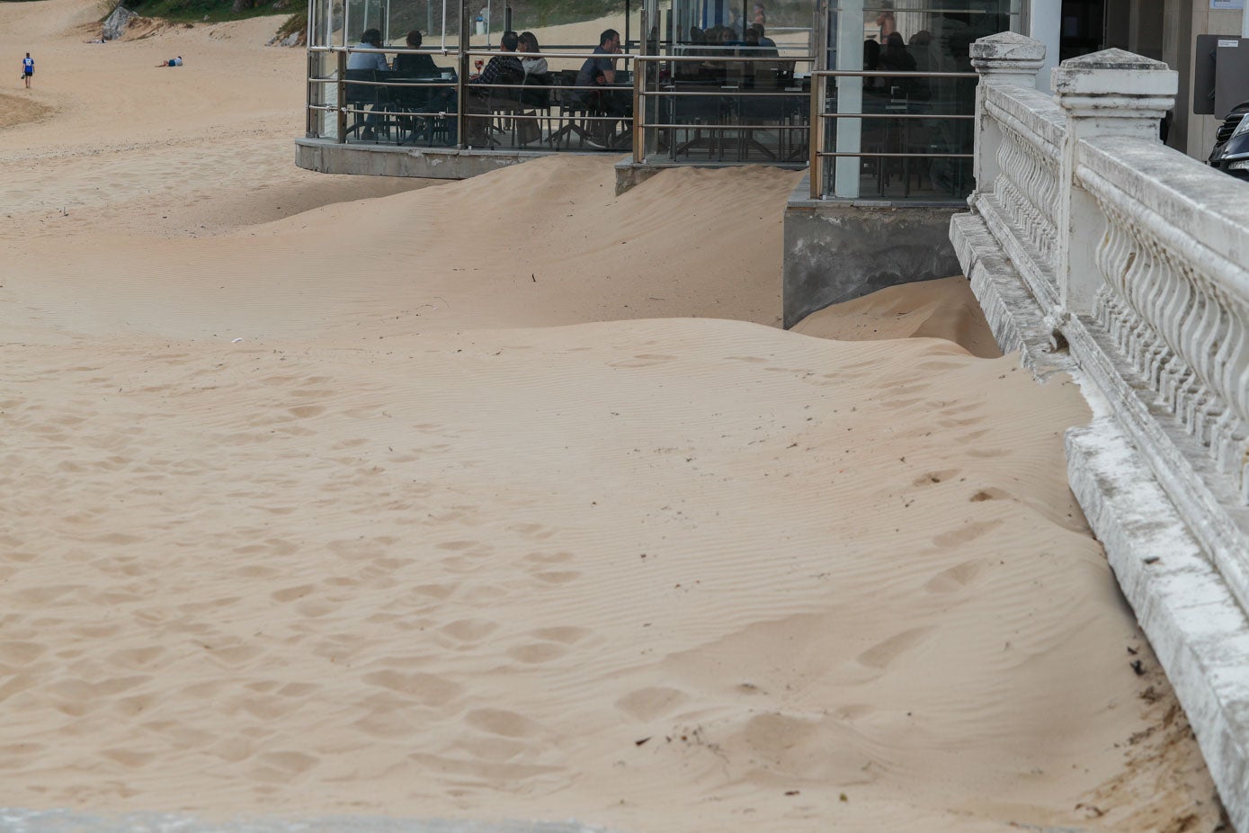 La zona del Balneario de La Magdalena, al abrigo del dique que sí se construyó, cuenta con arena en abundancia.