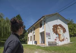 El albergue de Serdio, cerrado, está en la etapa que discurre entre San Vicente y Cades.