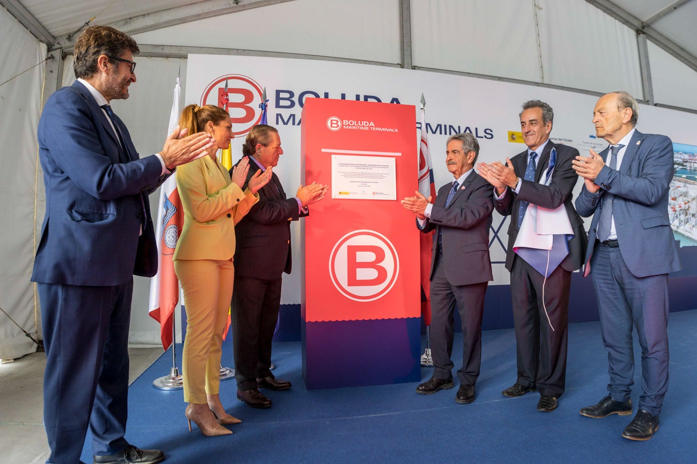 Rodríguez Dapena, Quiñones, Boluda Fos, Revilla, Martín y Marcano, tras desvelar una placa conmemorativa de la jornada.