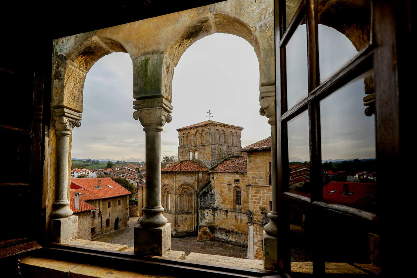 El Palacio de Los Velarde se encuentra en Santillana del Mar.