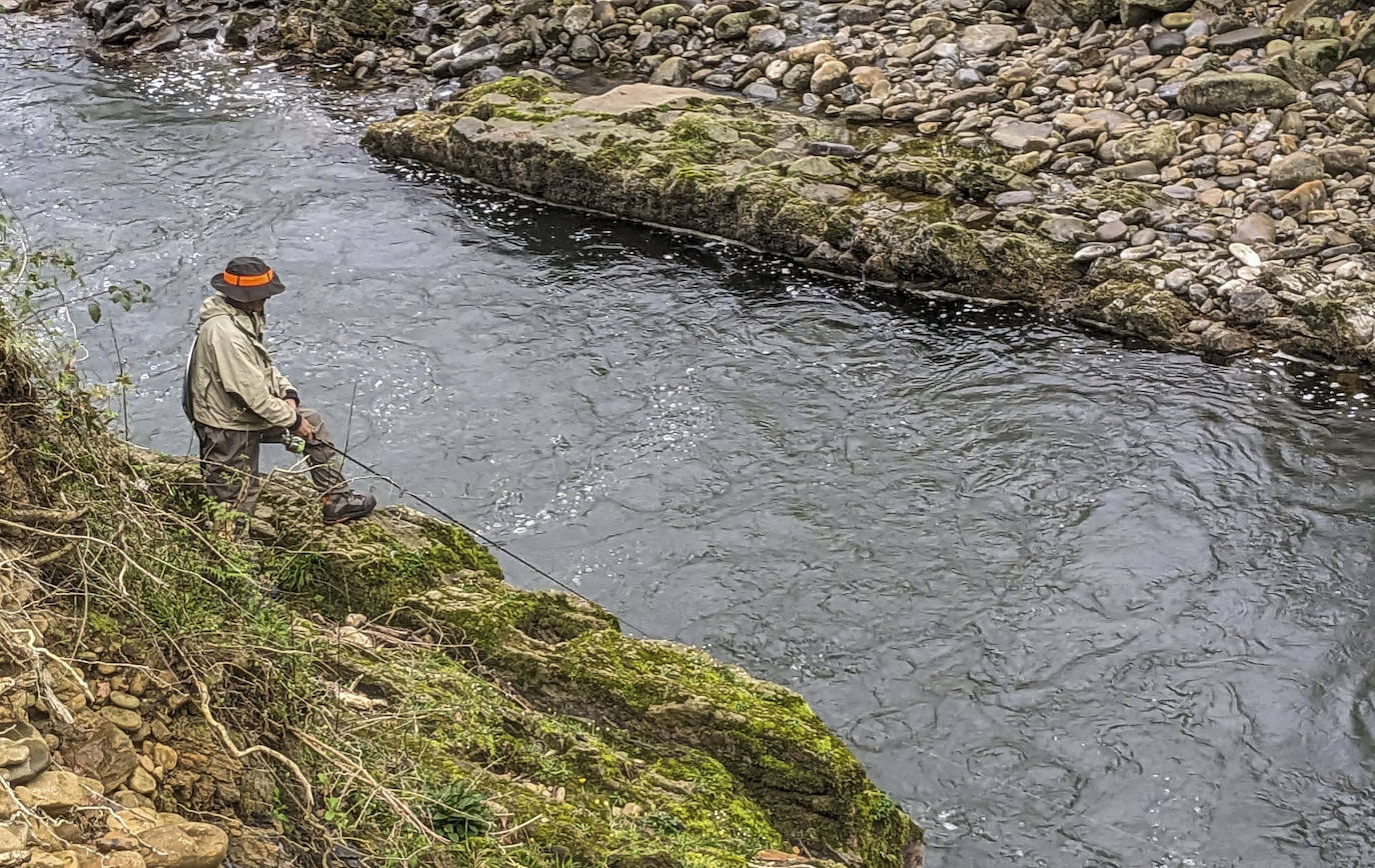 El Asón, como el resto de ríos de Cantabria, baja con muy poco caudal por la falta de lluvias de las últimas semanas