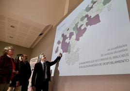 Zuloaga muestra el mapa con los municipios a los que llegará