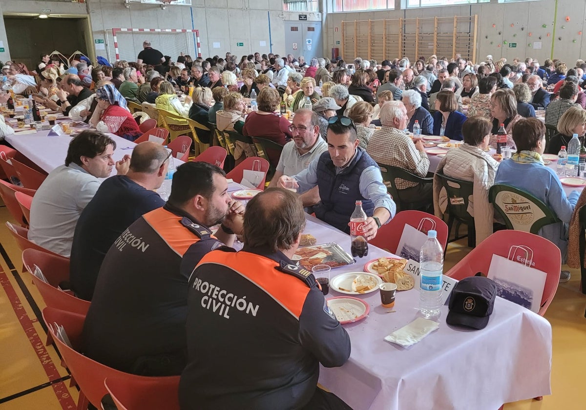 Recientemente el polideportivo acogió la multitudinaria comida de Villas Marineras.