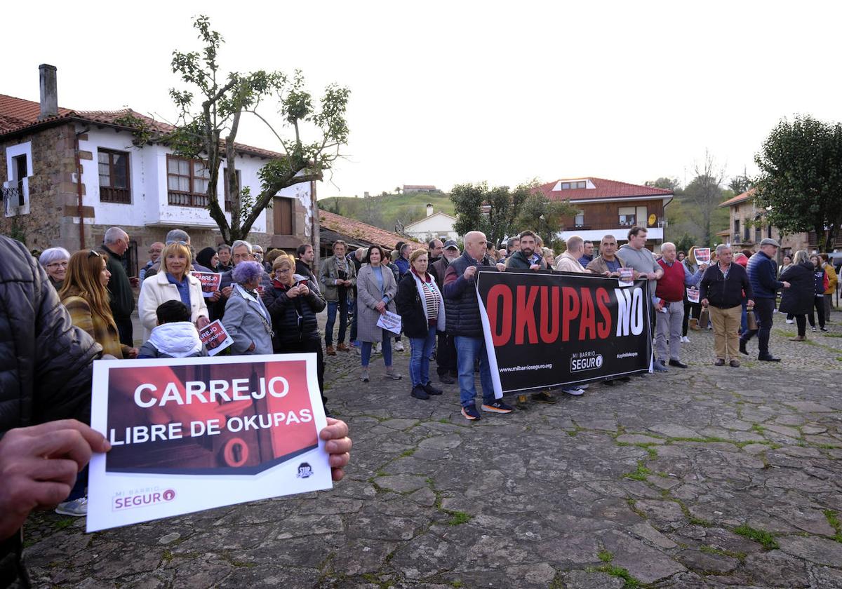 Sonora protesta en Carrejo por la okupación de una vivienda vacía