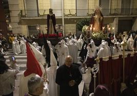 Jesús Nazareno y Nuestra Señora de la Merced a su llegada a la parroquia de La Consolación, en la calle Alta