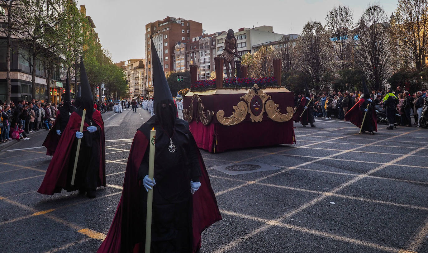 Paso procesional representando El Flagelado. Obra realizada en 1947 por el escultor Víctor González Gil (1912-1992). Pertenece a la Real Hermandad y Cofradía de Nazarenos del Sagrado Descendimiento del Señor y San Felipe Apóstol.