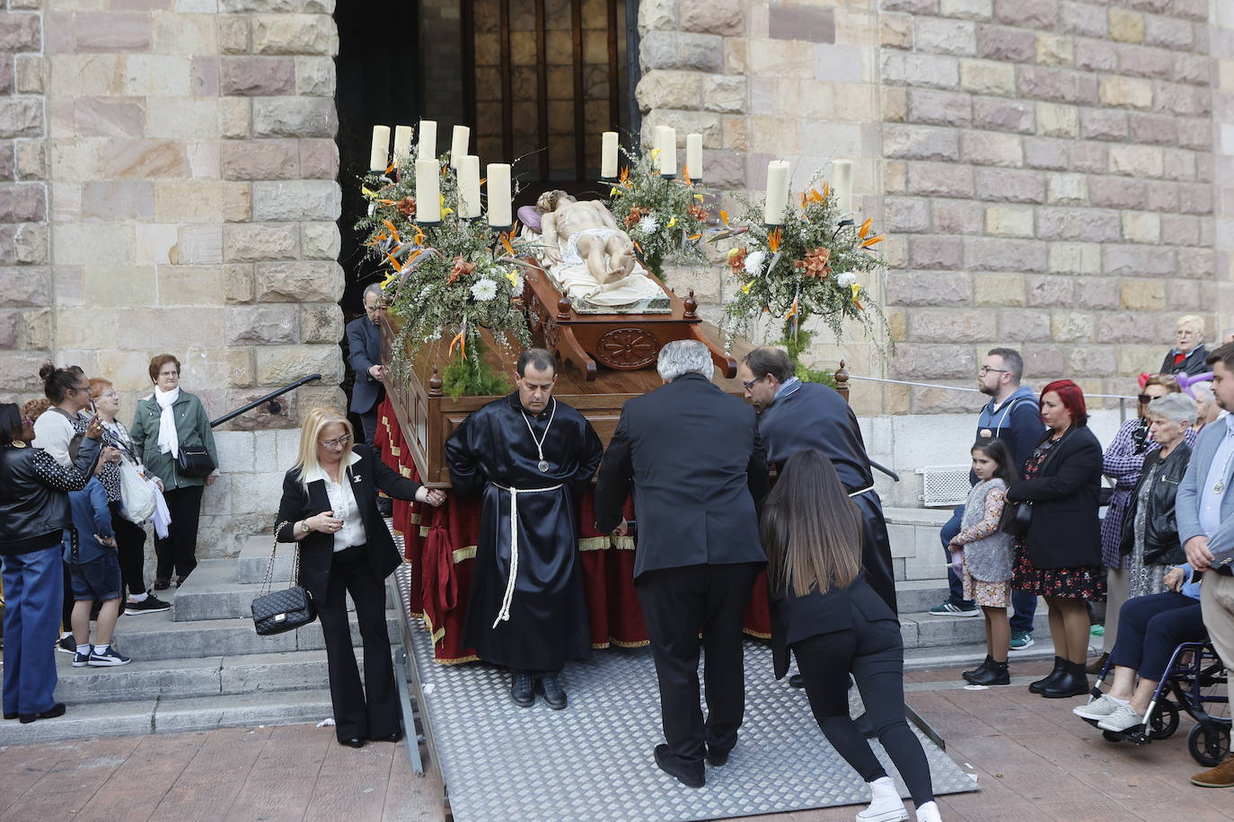 El recorrido ha comenzado y ha terminado en la Iglesia de la Virgen Grande.