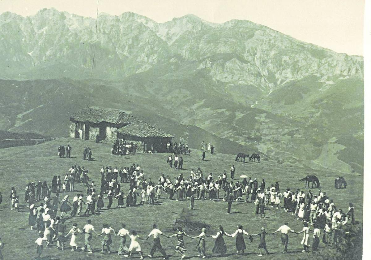 Imagen de la muestra abierta al público a modo de Breve Historia Lebaniega.