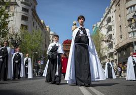 Los pasos de 'Cristo Resucitado' y 'Virgen Inmaculada Gloriosa' se encuentran juntoa a la Catedral.