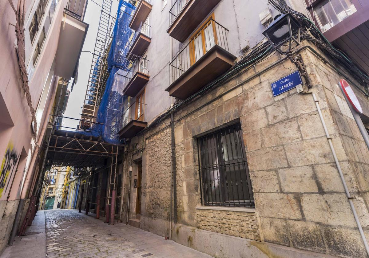 Número 7 de la calle Limón, edificio que se demolerá para construir un albergue.