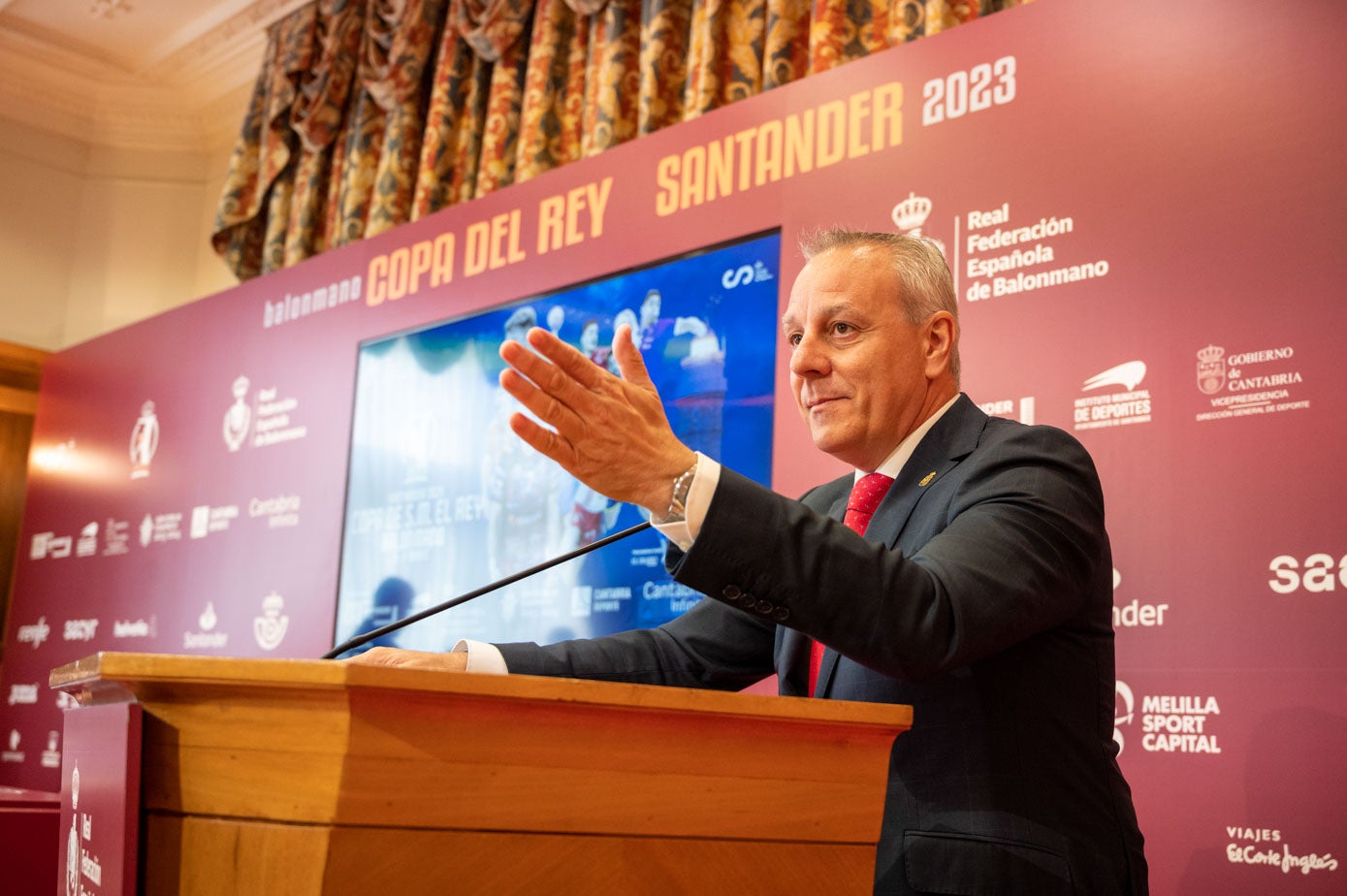 Paco Blázquez, presidente de la Federación Española de Balonmano, durante su discurso.