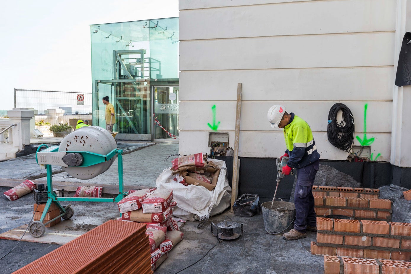 Las obras están centradas en la parte oeste de la fachada.