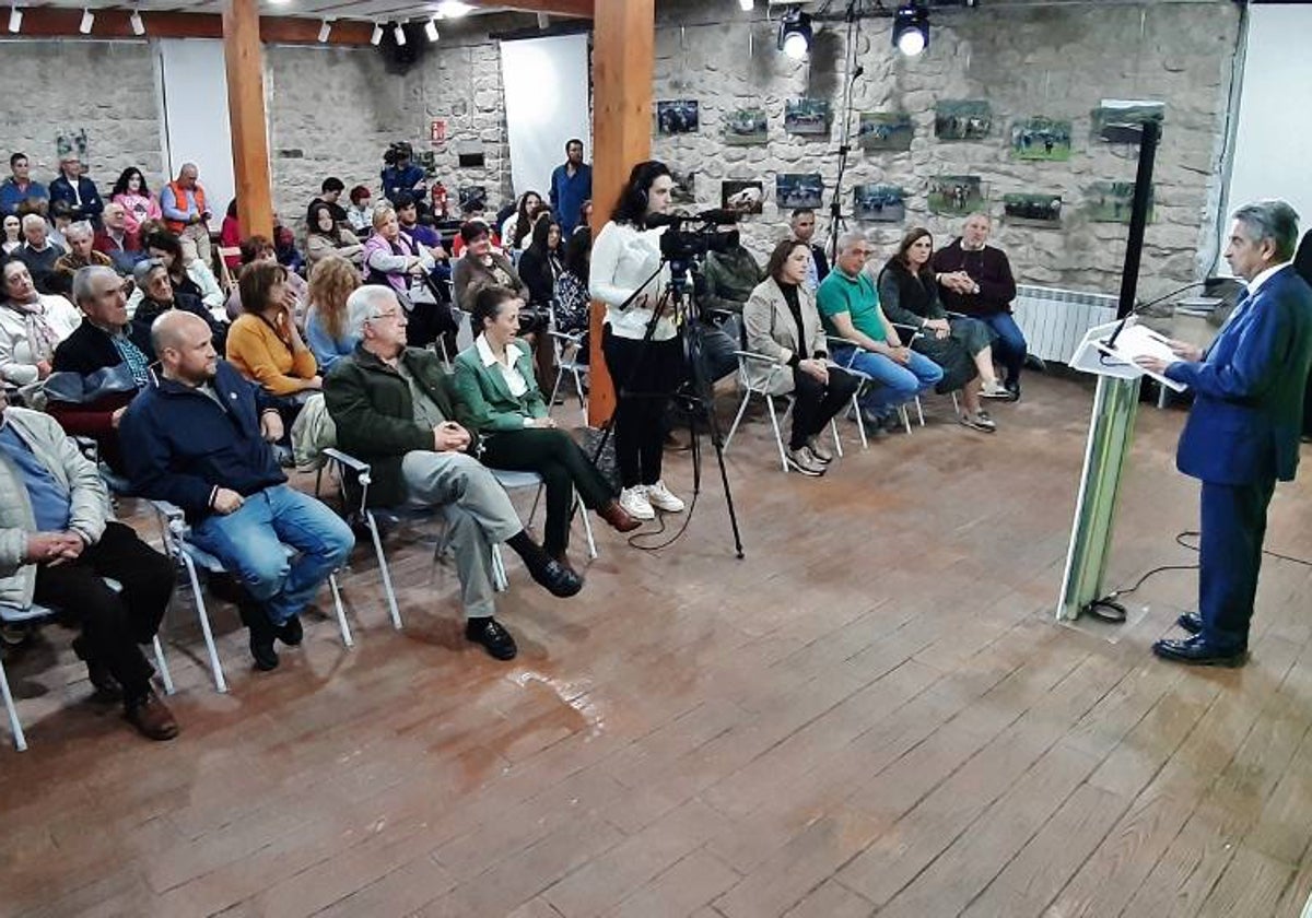 Presentación de los candidatos en Arenas de Iguña.