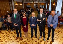 Roberto García, Gema Igual, Pablo Gómez, Javier Cavada y Juan Carlos Ramos en el Palacio de la Magdalena.