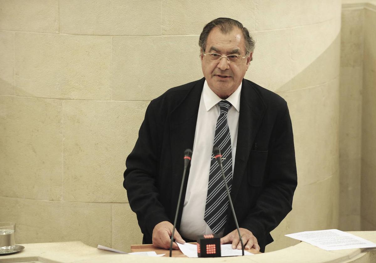 Julio Bartolomé, durante una intervención en el Parlamento.