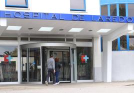 Entrada al Hospital de Laredo.