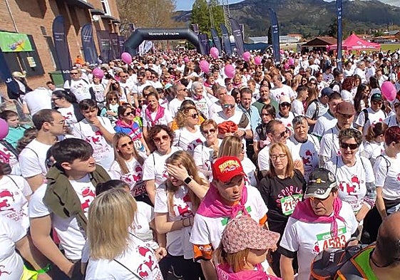 Más de 5.000 participantes en la marcha de Los Corrales.