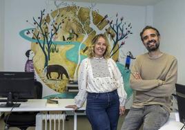 Celia Bezanilla y Ramón Gelabert, en la sede de Unate, en Santander.