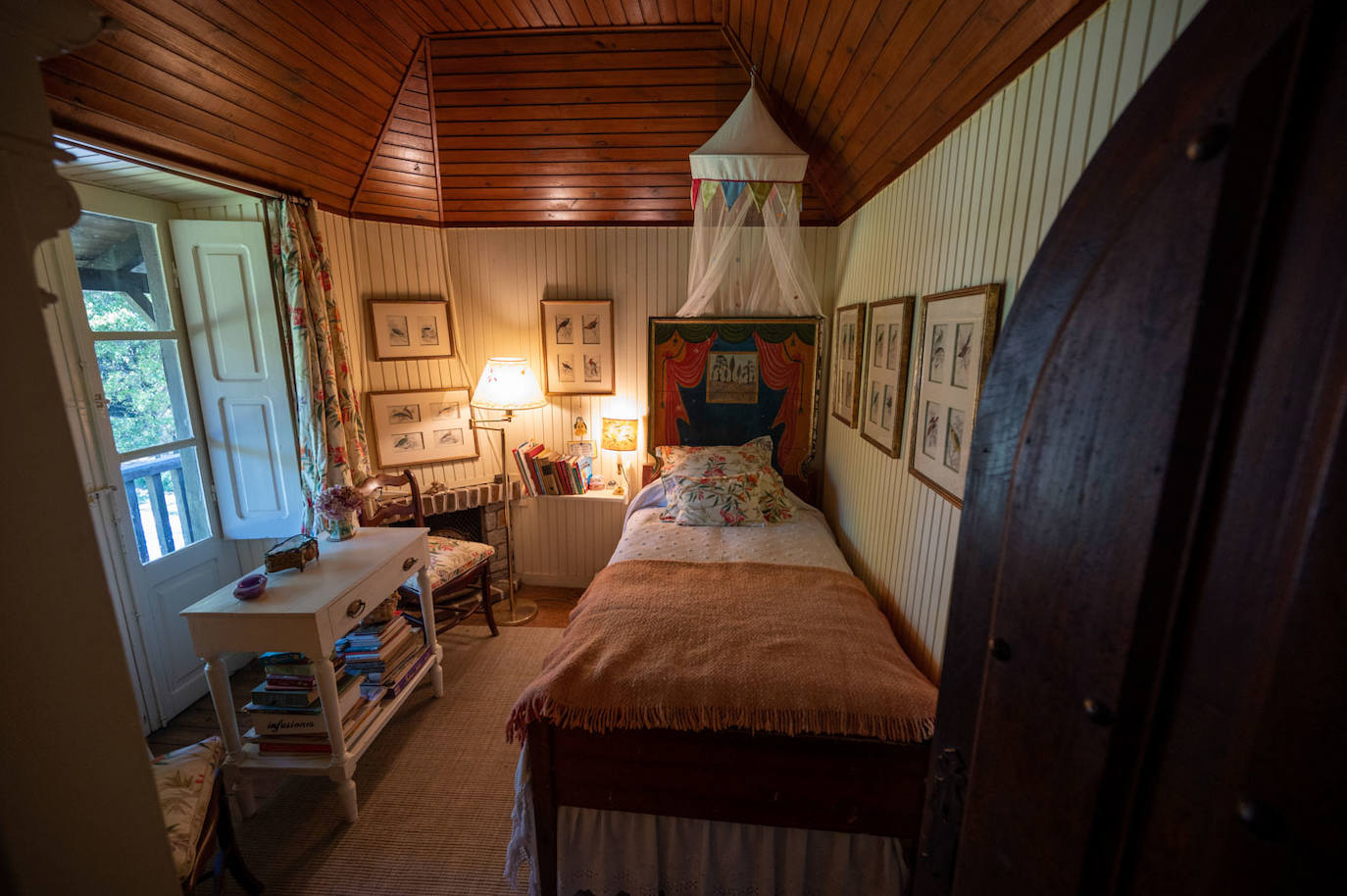 Habitación con chimenea, que perteneció a la hija de Concha.