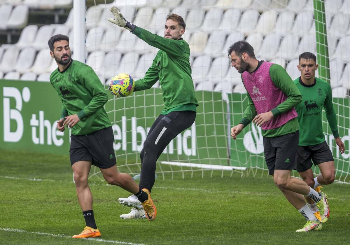 Jokin Ezkieta, durante un entrenamiento en los Campos de Sport.