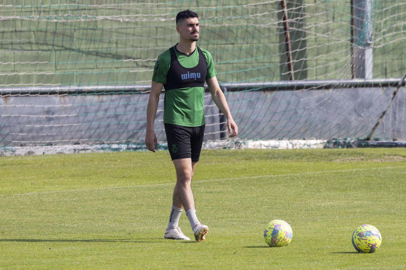 Arturo se probó de manera individual sobre el campo, pero no pudo continuar. 