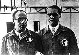 Ugarte y Lorca en una histórica imagen en el paso de La Barraca por las Caballerizas de La Magdalena.