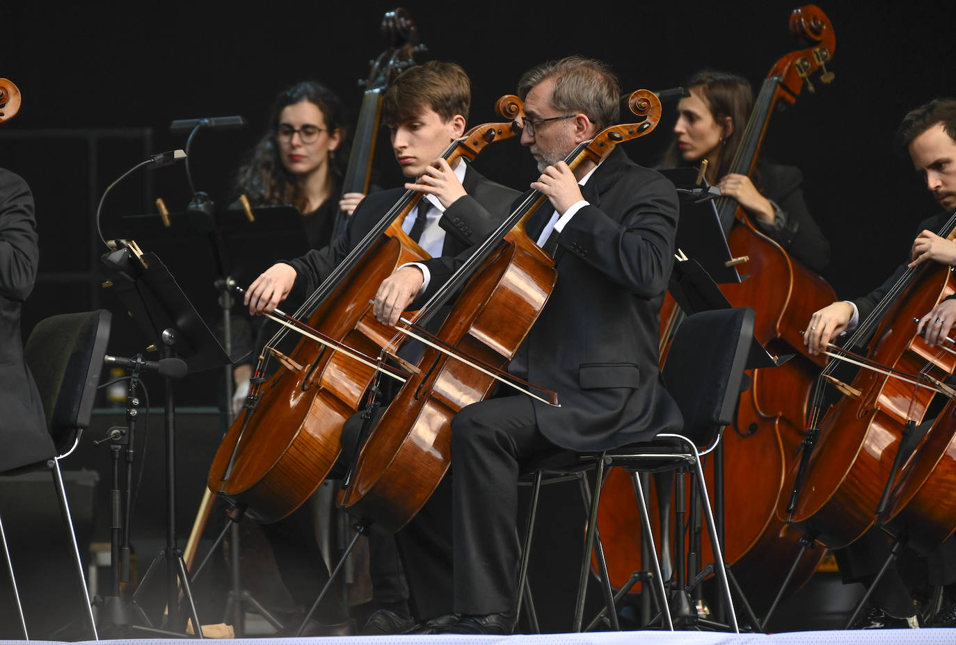 Músicos de la orquesta que acompañó a los cantantes.