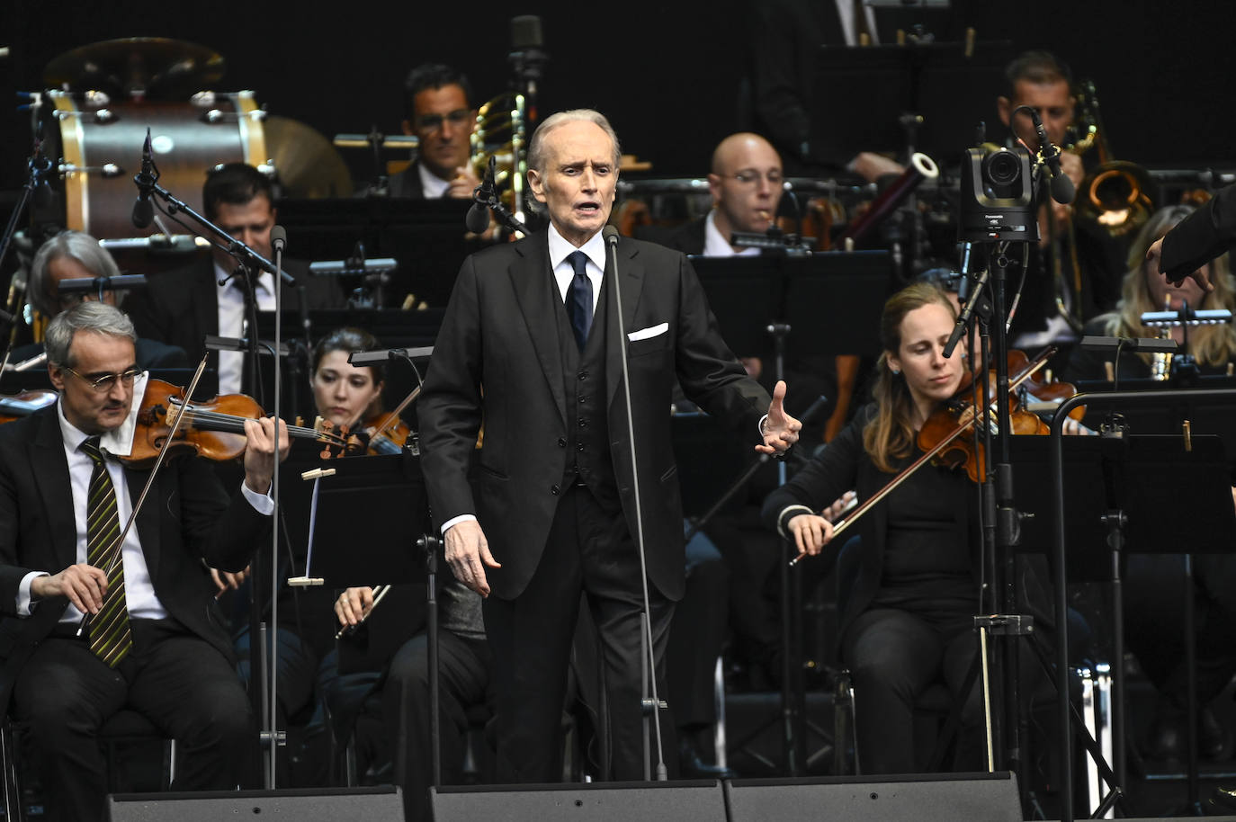 Josep Carreras en plena actuación.