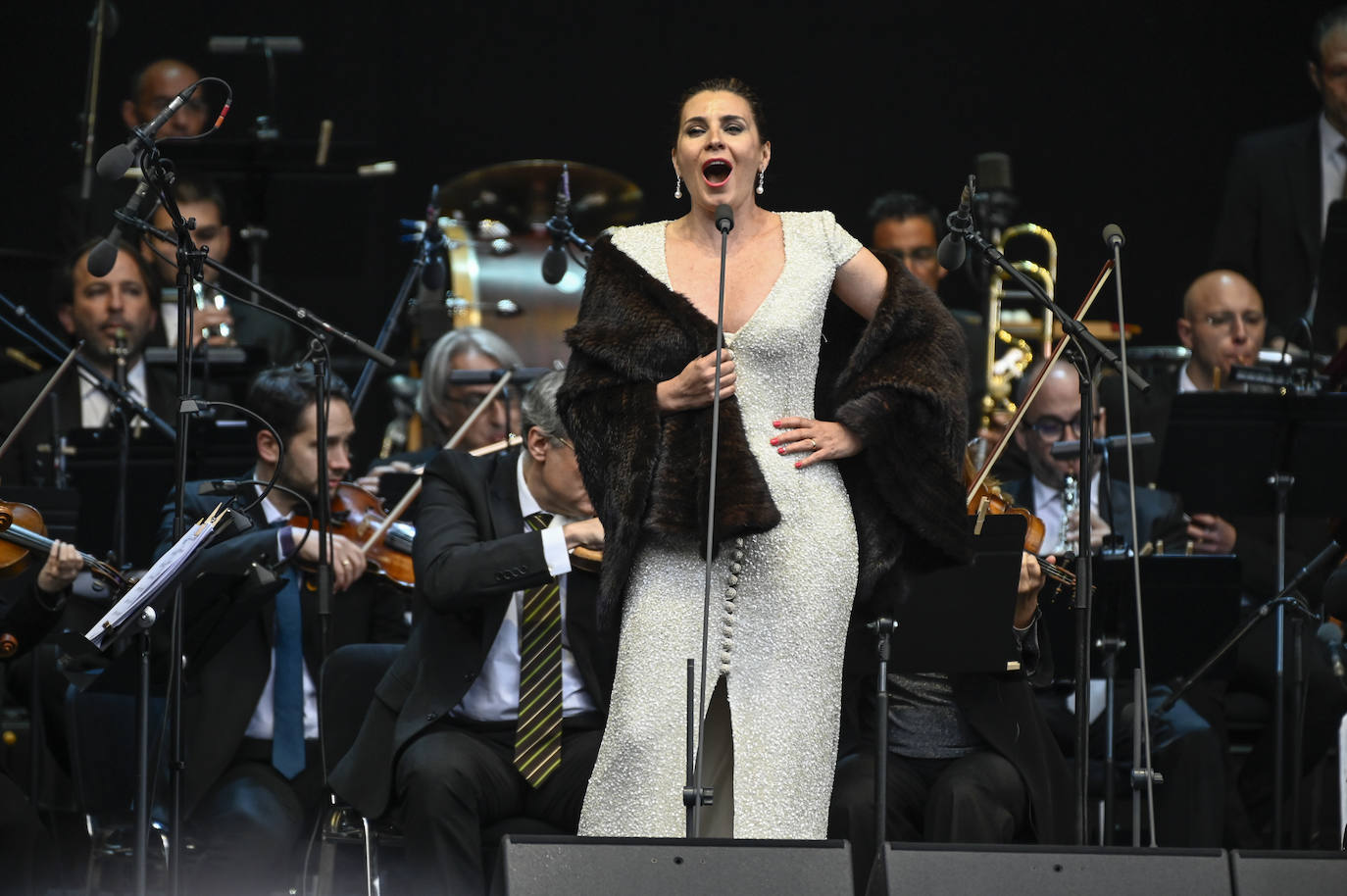 Sabina Puértolas durante su recital en Liébana.