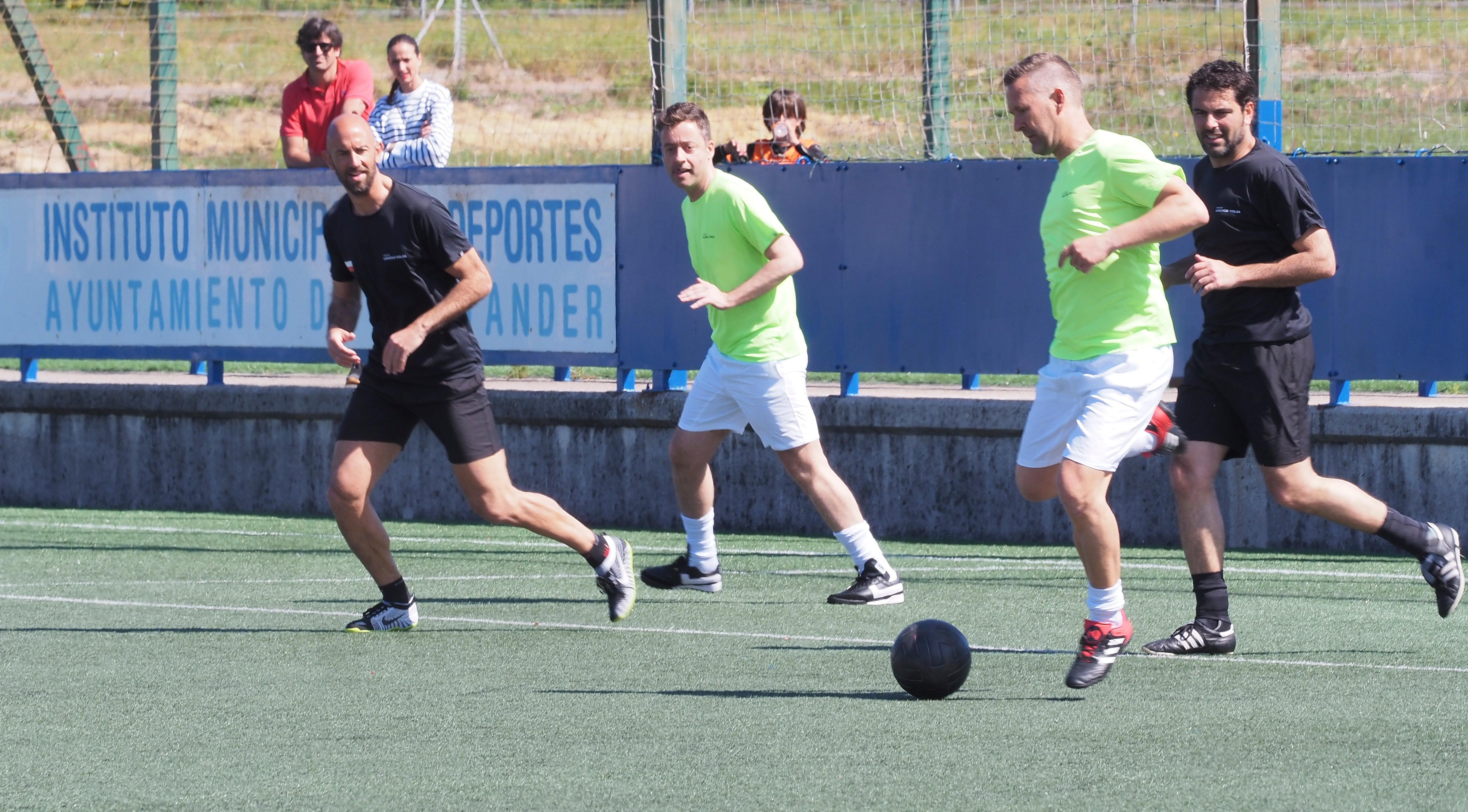 Un momento del partido en el Complejo de La Albericia.