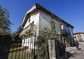 La casa, con cerca de un siglo de antiguedad, se ubica en Torres, junto a la casa natal del poeta José Luis Hidalgo.