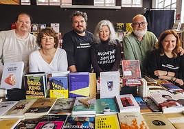 De izquierda a derecha, Emmanuel Gimeno, Pilar Chato, Álvaro del Rincón, María Rivero, Paco Gómez y Carmen Alquegui, integrantes de La Vorágine.