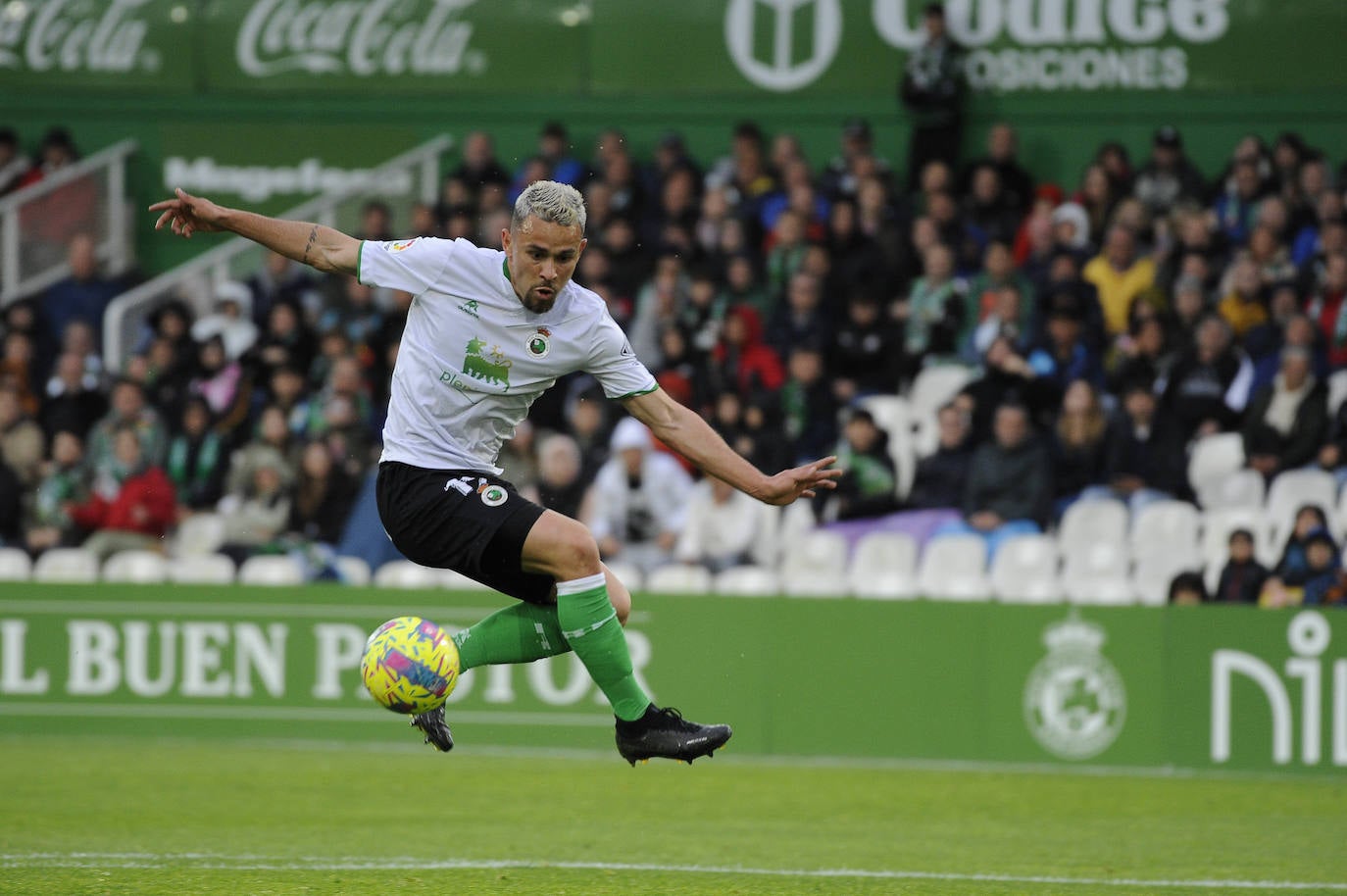 Matheus salió desde el banquillo.