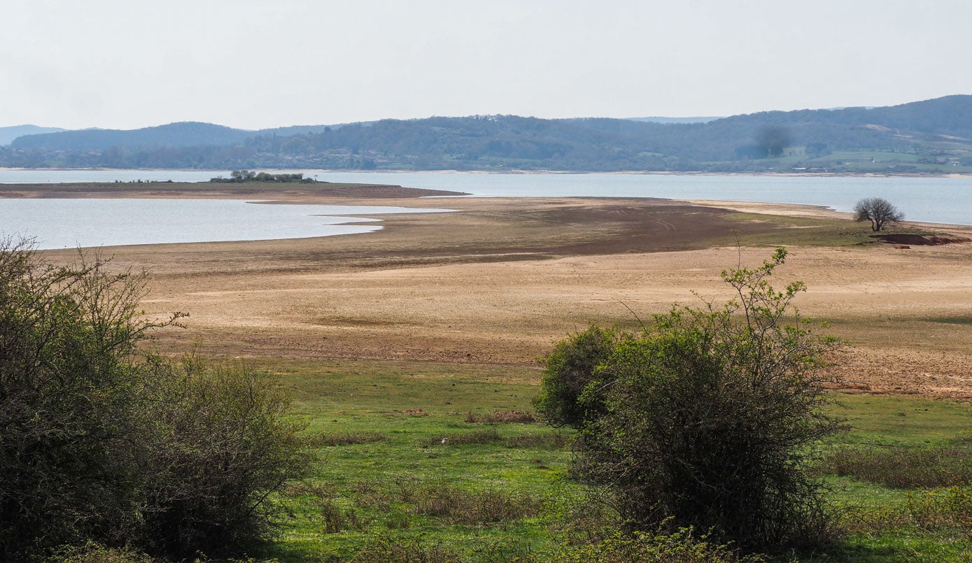 El embalse del Ebro se encuentra actualmente al 40,4% de su capacidad máxima, que es la mitad que tenía el año pasado a estas alturas. 