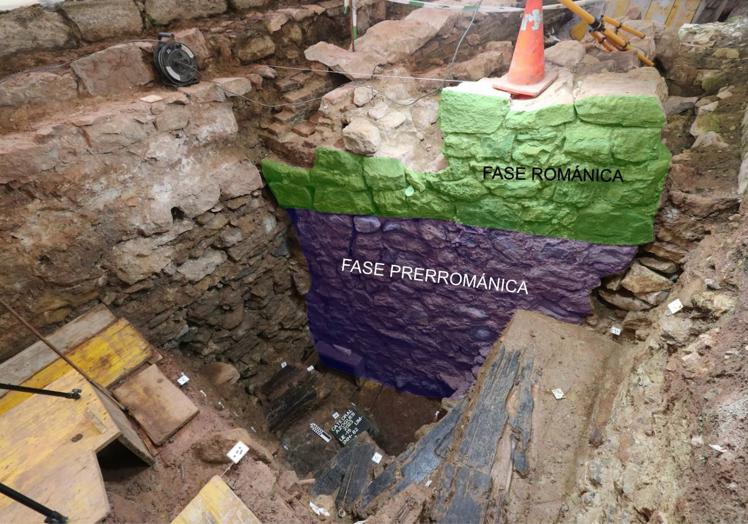 La zona verde de la muralla evidencia una reforma, más contemporánea, en su cumbre.