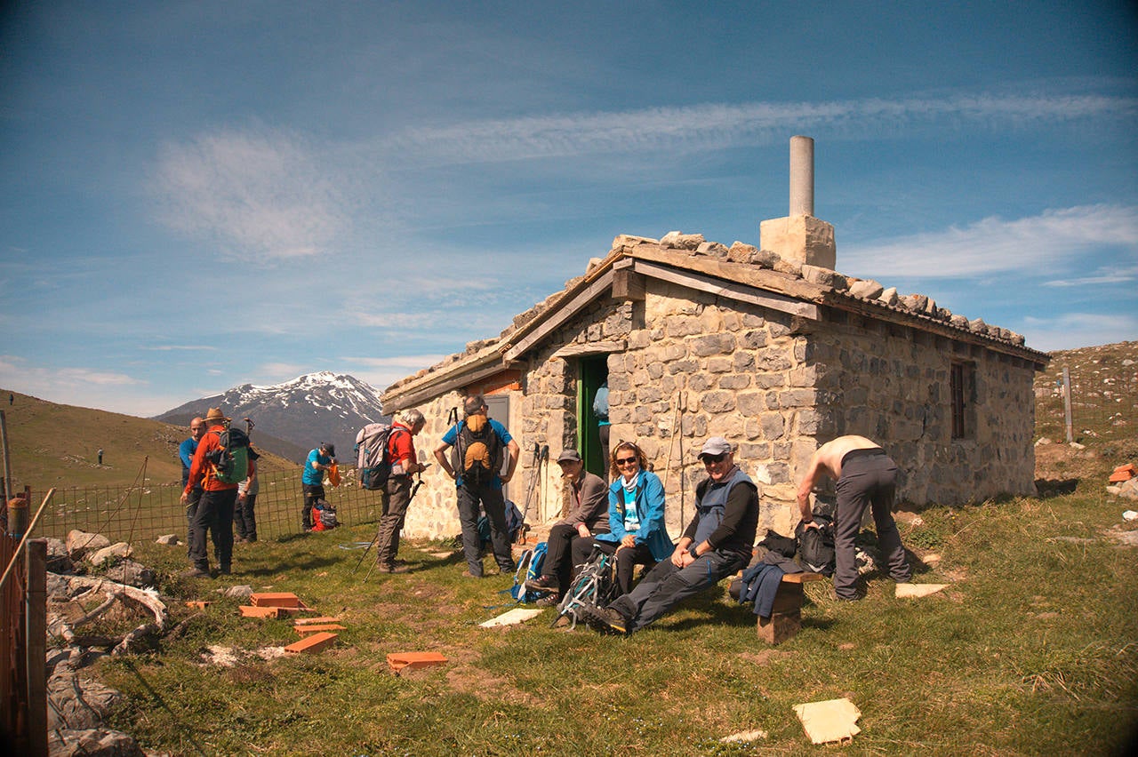 El grupo en la cabaña de Braña Siesta.