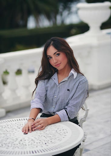 Samantha Cañizares en la terraza del Hotel Real de Santander. 