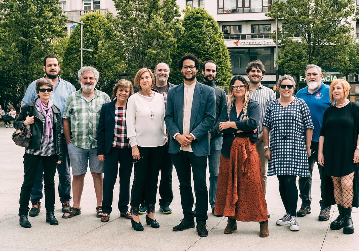 Foto de familia de la candidatura de IU-Podemos al Ayuntamiento de Santander.