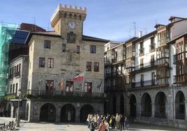 El hermano del candidato del PRC en Castro arremete contra él en el día de su presentación